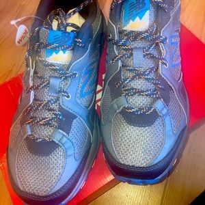 NEVER WORN, BRAND NEW Men’s 8.5 Wide New Balance